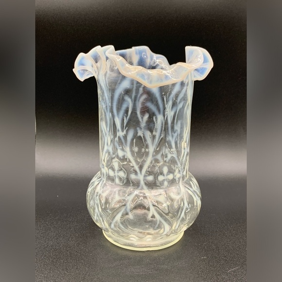 WHITE OPALESCENT GLASS VASE Northwood? Glass BROCADE (Spanish Lace) Ruffled - Picture 1 of 16